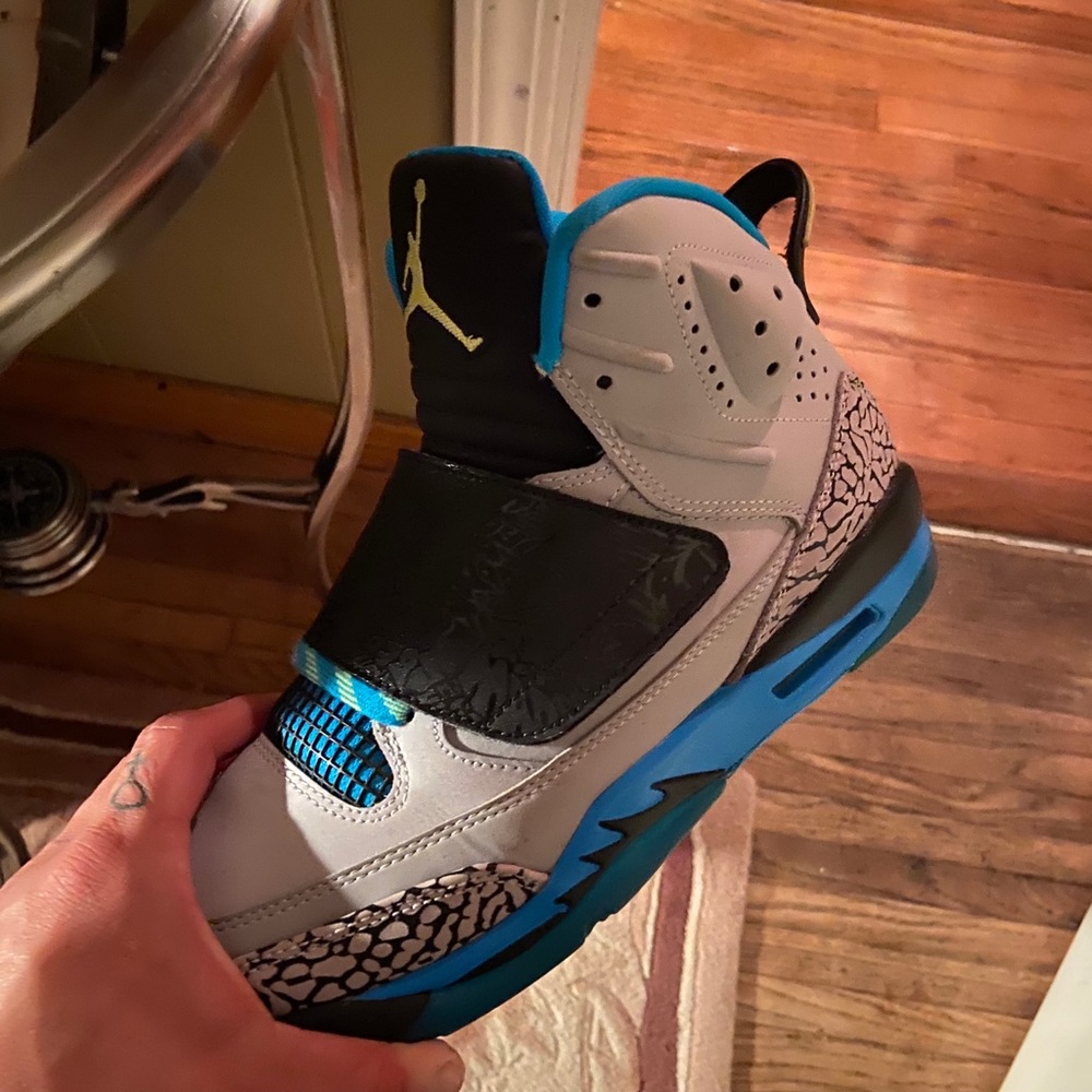 Boys Jordan’s Size 5.5